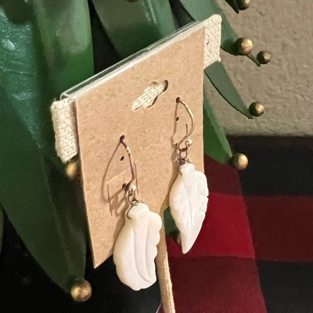 Lucky Brand White Leaf Earrings #Lucky2